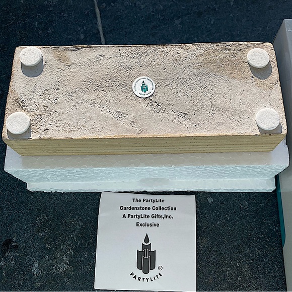 2/$15 - PartyLite - Gardenstone tealight holder
P7245 - holds 3 tealights - Picture 6 of 8